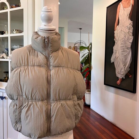 Love Tree NWT khaki Puffer Vest - Picture 3 of 4